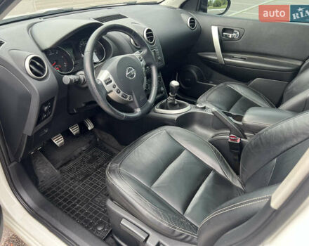 Белый Ниссан Кашкай, объемом двигателя 1.6 л и пробегом 221 тыс. км за 12500 $, фото 10 на Automoto.ua