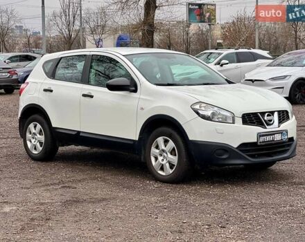 Белый Ниссан Кашкай, объемом двигателя 2 л и пробегом 134 тыс. км за 12000 $, фото 4 на Automoto.ua