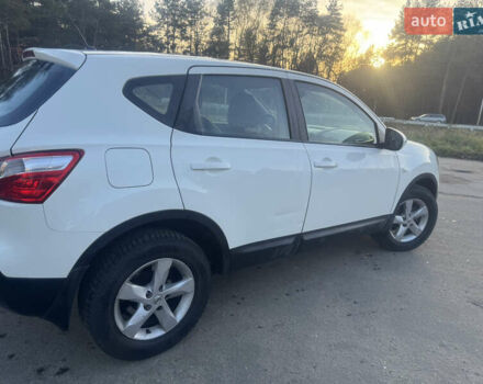 Белый Ниссан Кашкай, объемом двигателя 1.6 л и пробегом 202 тыс. км за 9500 $, фото 2 на Automoto.ua