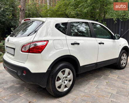 Белый Ниссан Кашкай, объемом двигателя 2 л и пробегом 120 тыс. км за 12500 $, фото 1 на Automoto.ua