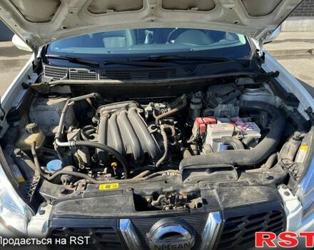 Белый Ниссан Кашкай, объемом двигателя 1.6 л и пробегом 145 тыс. км за 8700 $, фото 4 на Automoto.ua