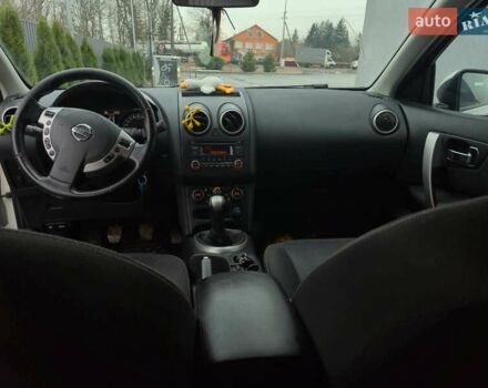 Белый Ниссан Кашкай, объемом двигателя 1.6 л и пробегом 172 тыс. км за 10500 $, фото 5 на Automoto.ua