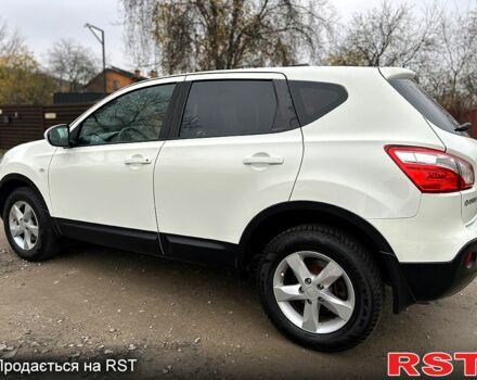 Белый Ниссан Кашкай, объемом двигателя 1.6 л и пробегом 187 тыс. км за 10999 $, фото 2 на Automoto.ua
