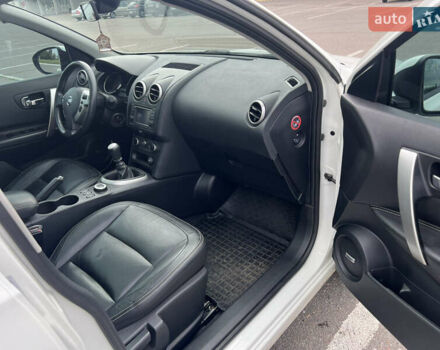 Белый Ниссан Кашкай, объемом двигателя 1.6 л и пробегом 221 тыс. км за 12500 $, фото 8 на Automoto.ua