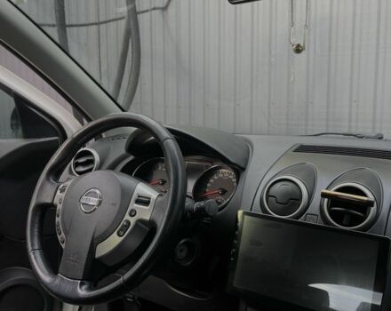 Белый Ниссан Кашкай, объемом двигателя 2 л и пробегом 190 тыс. км за 10000 $, фото 4 на Automoto.ua