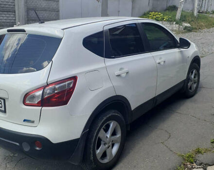 Белый Ниссан Кашкай, объемом двигателя 1.6 л и пробегом 157 тыс. км за 10900 $, фото 2 на Automoto.ua