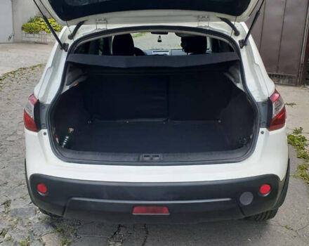 Белый Ниссан Кашкай, объемом двигателя 1.6 л и пробегом 157 тыс. км за 10900 $, фото 5 на Automoto.ua