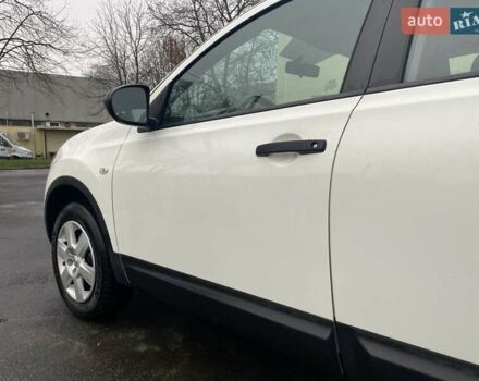 Белый Ниссан Кашкай, объемом двигателя 1.6 л и пробегом 220 тыс. км за 9800 $, фото 26 на Automoto.ua