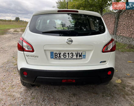 Белый Ниссан Кашкай, объемом двигателя 1.5 л и пробегом 180 тыс. км за 10800 $, фото 4 на Automoto.ua