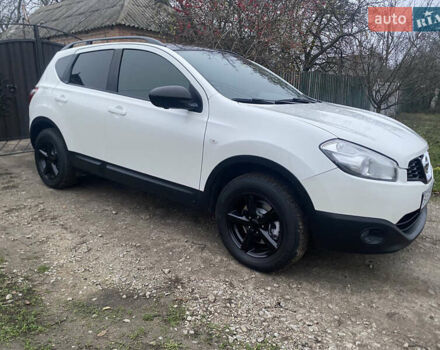 Белый Ниссан Кашкай, объемом двигателя 2 л и пробегом 220 тыс. км за 11000 $, фото 3 на Automoto.ua