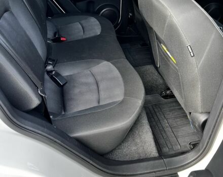 Белый Ниссан Кашкай, объемом двигателя 1.5 л и пробегом 227 тыс. км за 11600 $, фото 14 на Automoto.ua