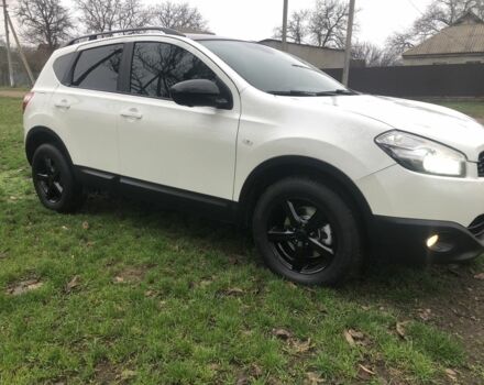 Белый Ниссан Кашкай, объемом двигателя 2 л и пробегом 220 тыс. км за 11000 $, фото 2 на Automoto.ua