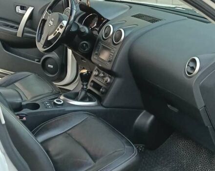 Белый Ниссан Кашкай, объемом двигателя 1.6 л и пробегом 200 тыс. км за 13500 $, фото 5 на Automoto.ua