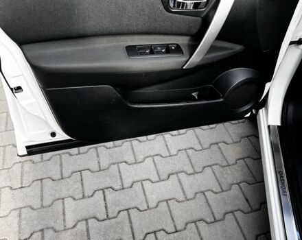 Белый Ниссан Кашкай, объемом двигателя 1.5 л и пробегом 227 тыс. км за 11600 $, фото 12 на Automoto.ua