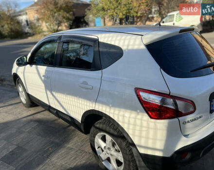 Белый Ниссан Кашкай, объемом двигателя 1.6 л и пробегом 167 тыс. км за 10000 $, фото 3 на Automoto.ua