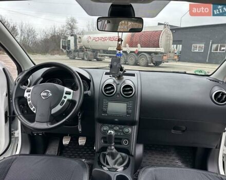 Белый Ниссан Кашкай, объемом двигателя 1.46 л и пробегом 225 тыс. км за 12350 $, фото 58 на Automoto.ua