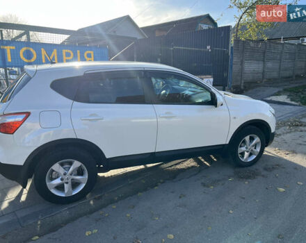 Белый Ниссан Кашкай, объемом двигателя 1.6 л и пробегом 167 тыс. км за 10000 $, фото 6 на Automoto.ua