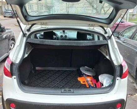 Белый Ниссан Кашкай, объемом двигателя 1.6 л и пробегом 87 тыс. км за 12500 $, фото 8 на Automoto.ua