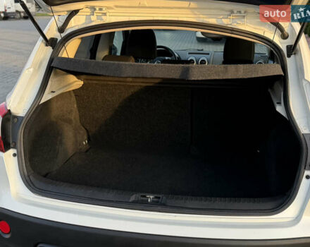 Белый Ниссан Кашкай, объемом двигателя 1.5 л и пробегом 220 тыс. км за 13500 $, фото 49 на Automoto.ua