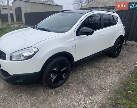 Белый Ниссан Кашкай, объемом двигателя 2 л и пробегом 220 тыс. км за 11000 $, фото 4 на Automoto.ua