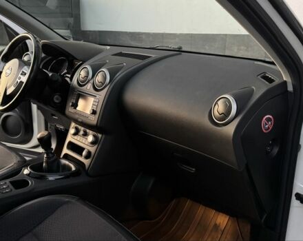 Белый Ниссан Кашкай, объемом двигателя 1.6 л и пробегом 231 тыс. км за 12399 $, фото 14 на Automoto.ua