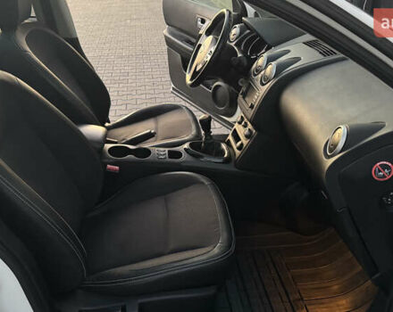 Белый Ниссан Кашкай, объемом двигателя 1.6 л и пробегом 231 тыс. км за 12399 $, фото 18 на Automoto.ua