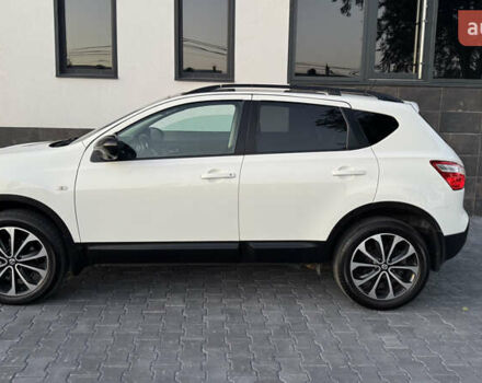 Белый Ниссан Кашкай, объемом двигателя 1.6 л и пробегом 231 тыс. км за 12399 $, фото 4 на Automoto.ua