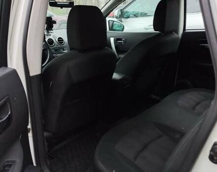 Белый Ниссан Кашкай, объемом двигателя 1.6 л и пробегом 87 тыс. км за 12500 $, фото 6 на Automoto.ua