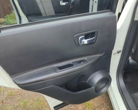 Белый Ниссан Кашкай, объемом двигателя 1.6 л и пробегом 200 тыс. км за 11300 $, фото 3 на Automoto.ua