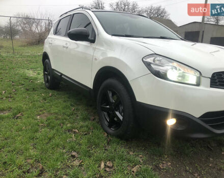 Белый Ниссан Кашкай, объемом двигателя 2 л и пробегом 220 тыс. км за 11000 $, фото 23 на Automoto.ua