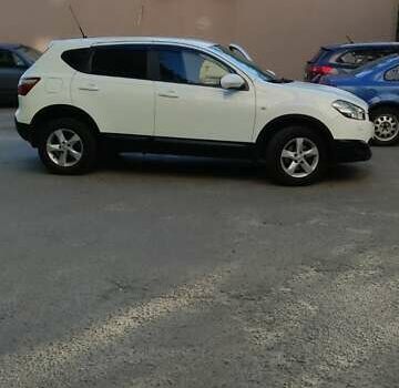 Белый Ниссан Кашкай, объемом двигателя 1.6 л и пробегом 172 тыс. км за 12000 $, фото 1 на Automoto.ua