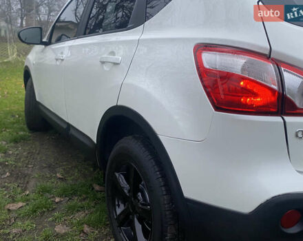 Белый Ниссан Кашкай, объемом двигателя 2 л и пробегом 220 тыс. км за 11000 $, фото 6 на Automoto.ua