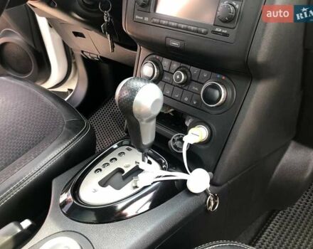 Белый Ниссан Кашкай, объемом двигателя 2 л и пробегом 265 тыс. км за 12500 $, фото 10 на Automoto.ua