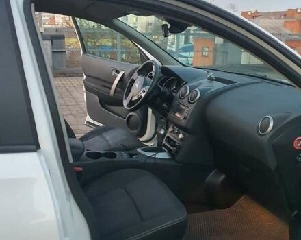 Белый Ниссан Кашкай, объемом двигателя 1.6 л и пробегом 180 тыс. км за 11000 $, фото 9 на Automoto.ua