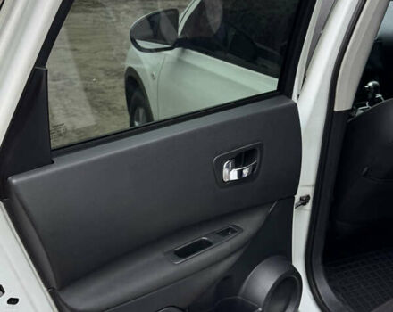 Білий Ніссан Кашкай, об'ємом двигуна 1.6 л та пробігом 175 тис. км за 11000 $, фото 11 на Automoto.ua