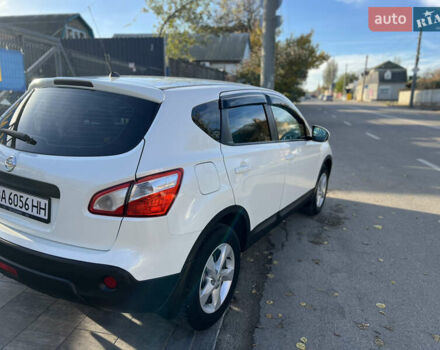 Белый Ниссан Кашкай, объемом двигателя 1.6 л и пробегом 167 тыс. км за 10000 $, фото 5 на Automoto.ua