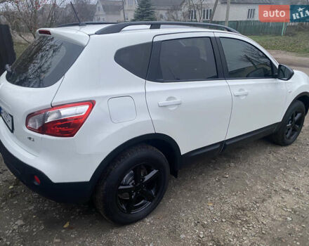 Белый Ниссан Кашкай, объемом двигателя 2 л и пробегом 220 тыс. км за 11000 $, фото 1 на Automoto.ua