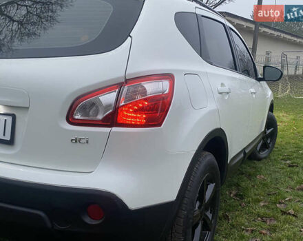 Белый Ниссан Кашкай, объемом двигателя 2 л и пробегом 220 тыс. км за 11000 $, фото 7 на Automoto.ua