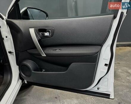 Білий Ніссан Кашкай, об'ємом двигуна 1.6 л та пробігом 141 тис. км за 10000 $, фото 33 на Automoto.ua