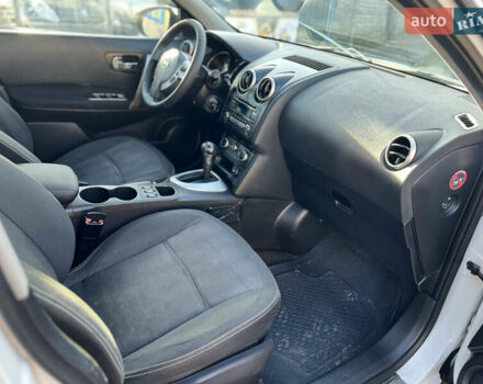 Белый Ниссан Кашкай, объемом двигателя 1.6 л и пробегом 167 тыс. км за 10000 $, фото 8 на Automoto.ua