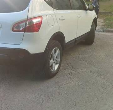 Белый Ниссан Кашкай, объемом двигателя 1.6 л и пробегом 172 тыс. км за 12000 $, фото 2 на Automoto.ua