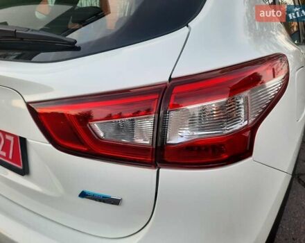 Белый Ниссан Кашкай, объемом двигателя 1.5 л и пробегом 171 тыс. км за 14800 $, фото 90 на Automoto.ua