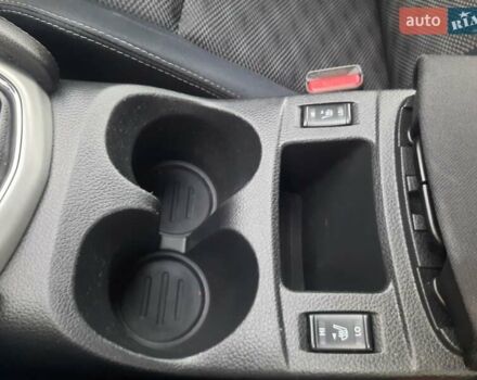 Белый Ниссан Кашкай, объемом двигателя 1.5 л и пробегом 171 тыс. км за 14800 $, фото 68 на Automoto.ua