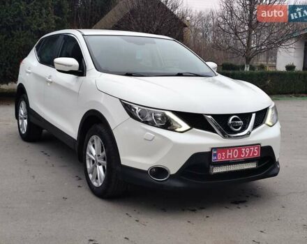 Белый Ниссан Кашкай, объемом двигателя 1.5 л и пробегом 190 тыс. км за 13990 $, фото 5 на Automoto.ua