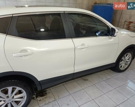 Белый Ниссан Кашкай, объемом двигателя 1.6 л и пробегом 225 тыс. км за 14500 $, фото 2 на Automoto.ua