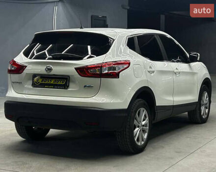 Ніссан Кашкай 2014 у Чернівцях на Automoto.ua Білий Ніссан Кашкай, об'ємом двигуна 1.6 л та пробігом 220 тис. км за 15000 $, фото 5 на Automoto.ua