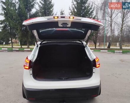 Белый Ниссан Кашкай, объемом двигателя 1.5 л и пробегом 190 тыс. км за 13990 $, фото 60 на Automoto.ua