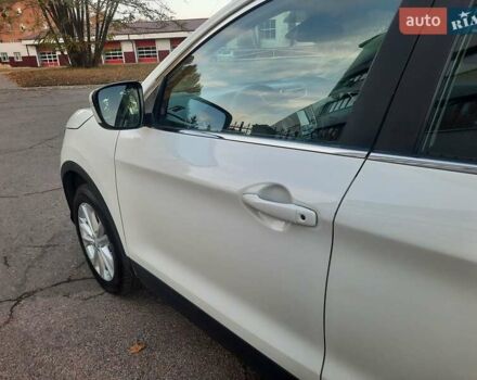 Белый Ниссан Кашкай, объемом двигателя 1.5 л и пробегом 171 тыс. км за 14800 $, фото 36 на Automoto.ua