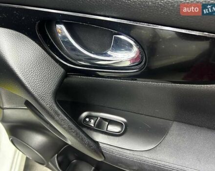 Ніссан Кашкай 2014 у Чернівцях на Automoto.ua Білий Ніссан Кашкай, об'ємом двигуна 1.6 л та пробігом 220 тис. км за 15000 $, фото 20 на Automoto.ua