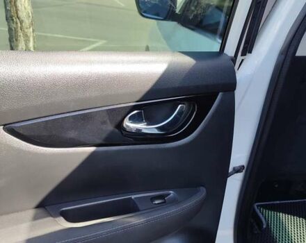 Белый Ниссан Кашкай, объемом двигателя 1.6 л и пробегом 173 тыс. км за 14000 $, фото 9 на Automoto.ua